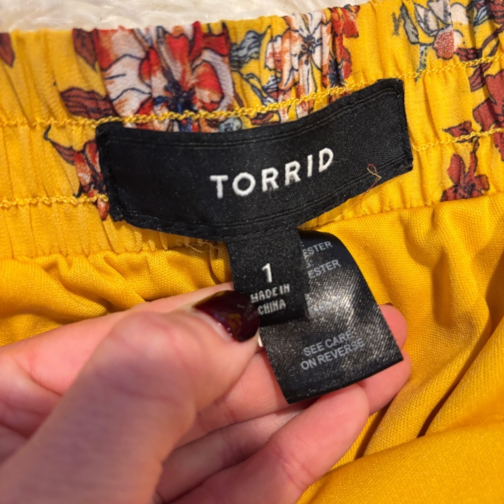 Torrid - Wide Leg Pants Yellow Floral Chiffon Semi Sheer with Short - Size 1 - Picture 6 of 13